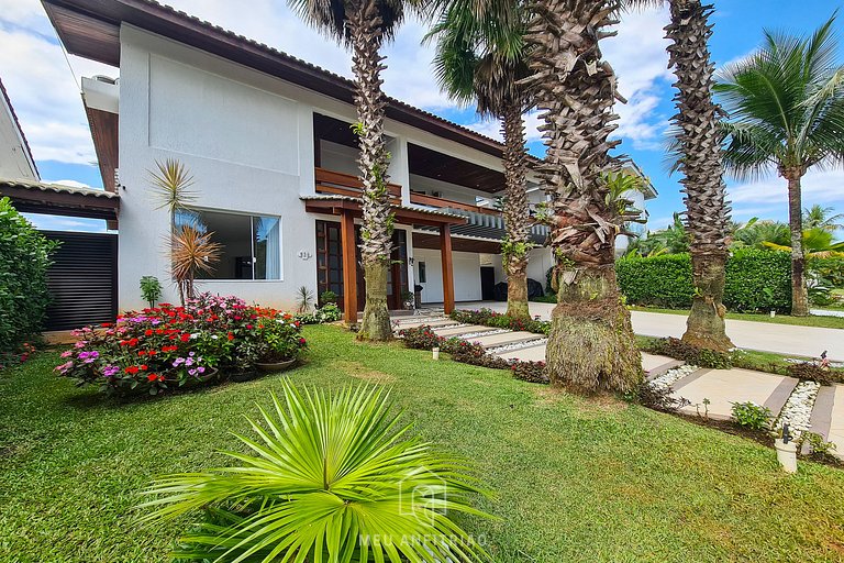 Casa no Jardim Acapulco Guarujá com 5 Suítes e Piscina