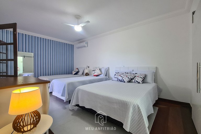 House at Jardim Acapulco Guarujá with 5 Suites and Pool