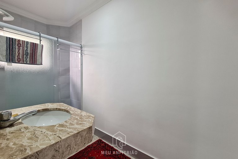 Casa no Jardim Acapulco Guarujá com 5 Suítes e Piscina