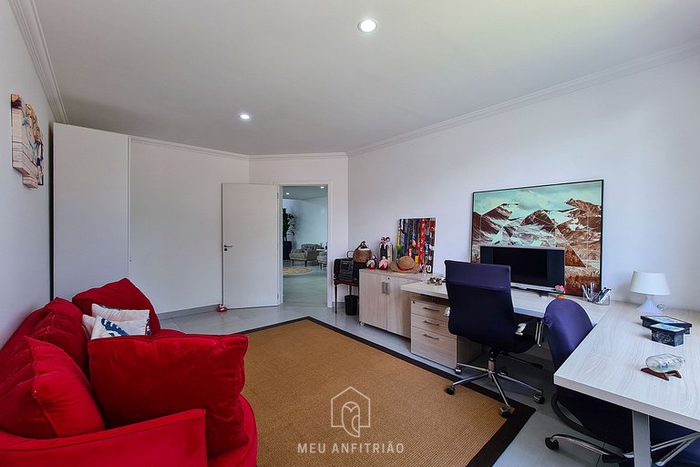 House at Jardim Acapulco Guarujá with 5 Suites and Pool