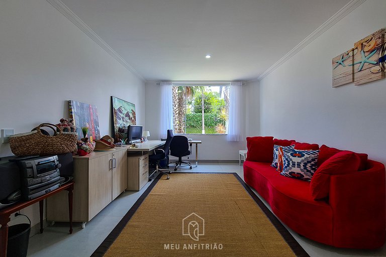 House at Jardim Acapulco Guarujá with 5 Suites and Pool