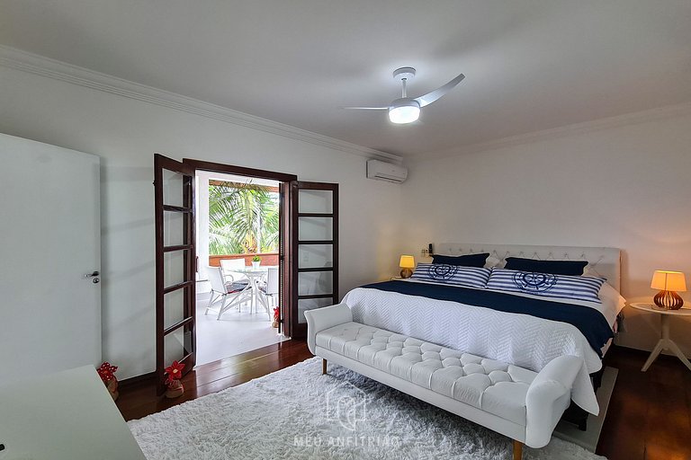 Casa en Jardim Acapulco Guarujá con 5 Suites y Piscina