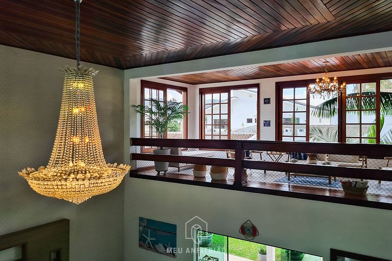 House at Jardim Acapulco Guarujá with 5 Suites and Pool