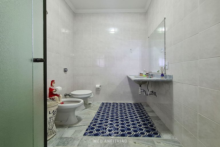 Casa en Jardim Acapulco Guarujá con 5 Suites y Piscina