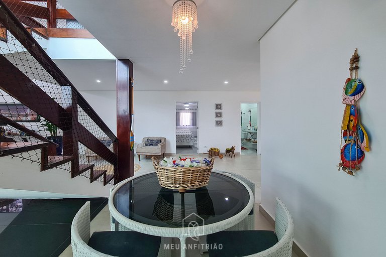 House at Jardim Acapulco Guarujá with 5 Suites and Pool