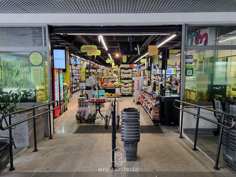 Air-Conditioned Studio by the Metro