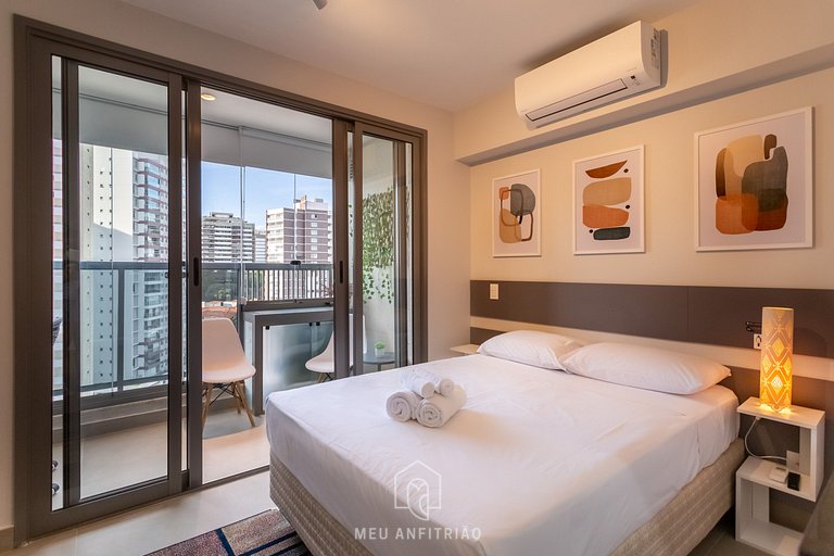 Air-Conditioned Studio by the Metro