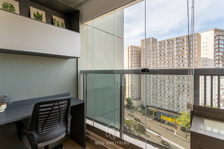 Air-Conditioned Studio by the Metro