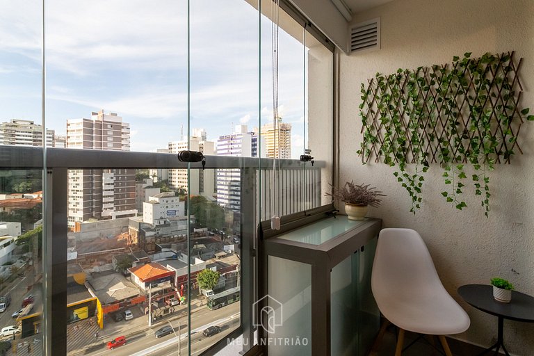 Air-Conditioned Studio by the Metro