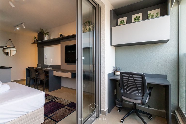 Air-Conditioned Studio by the Metro