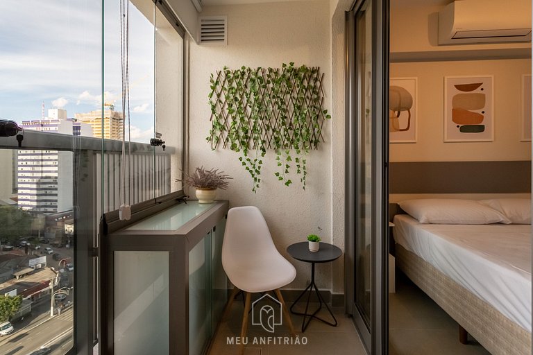 Air-Conditioned Studio by the Metro