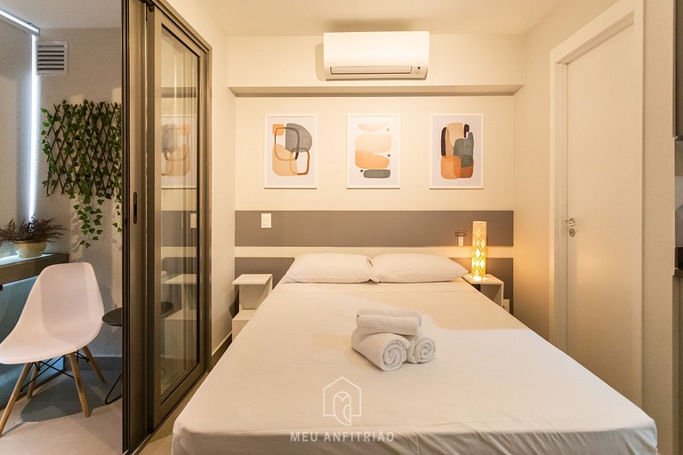 Air-Conditioned Studio by the Metro