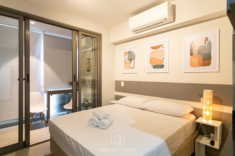 Air-Conditioned Studio by the Metro