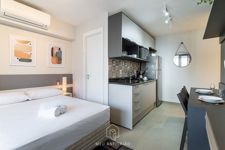 Air-Conditioned Studio by the Metro