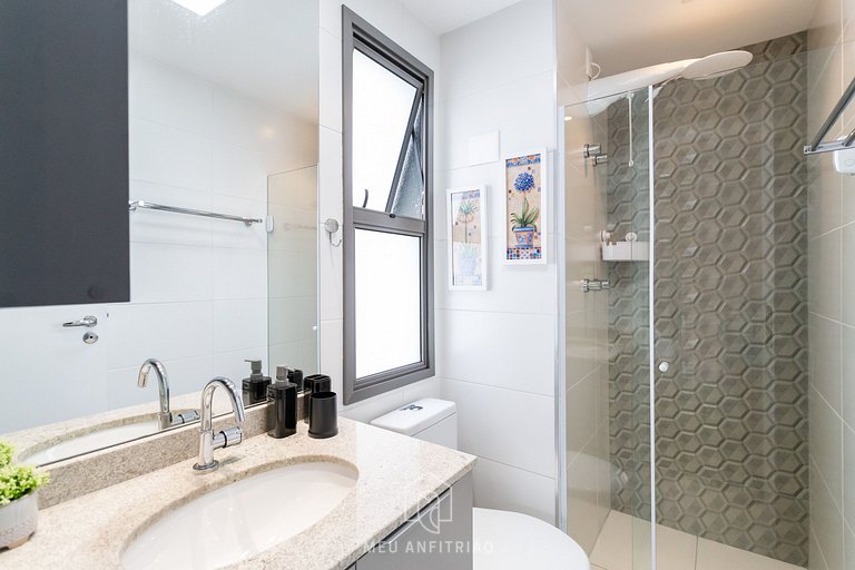 Air-Conditioned Studio by the Metro