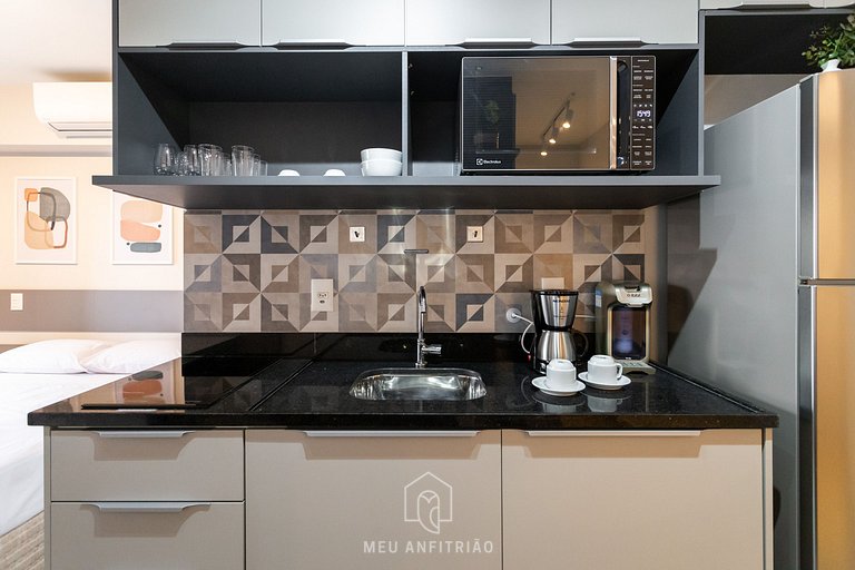 Air-Conditioned Studio by the Metro