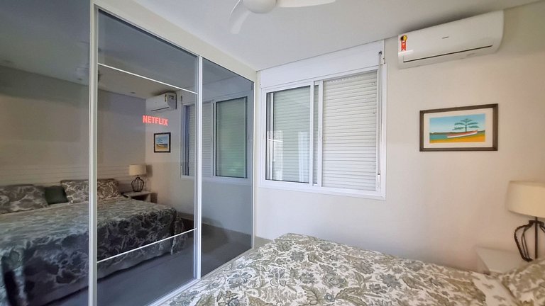 Beachfront Apartment at Astúrias Beach in Guarujá