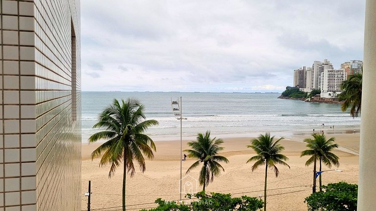 Beachfront Apartment at Astúrias Beach in Guarujá