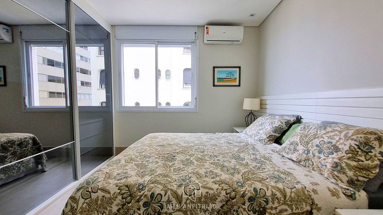 Beachfront Apartment at Astúrias Beach in Guarujá