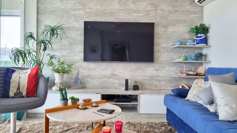 Beachfront Apartment at Astúrias Beach in Guarujá
