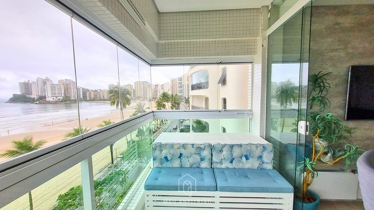 Beachfront Apartment at Astúrias Beach in Guarujá
