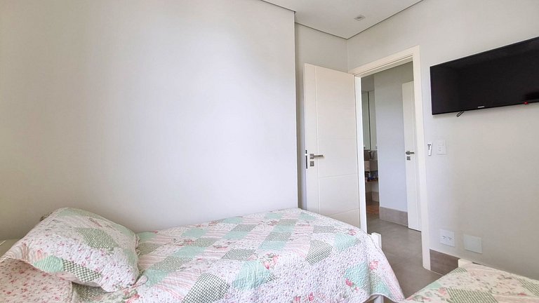Beachfront Apartment at Astúrias Beach in Guarujá