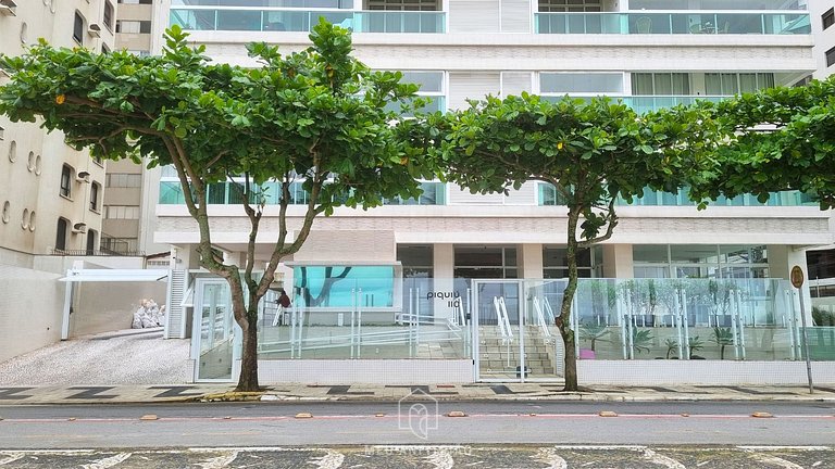 Beachfront Apartment at Astúrias Beach in Guarujá