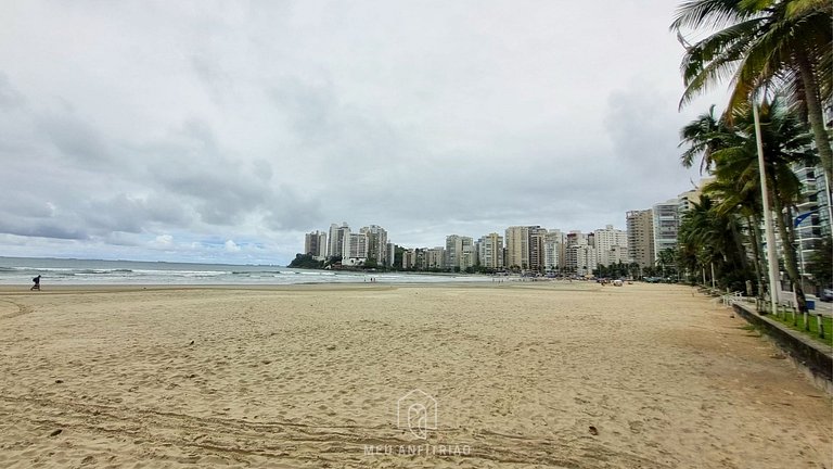 Beachfront Apartment at Astúrias Beach in Guarujá