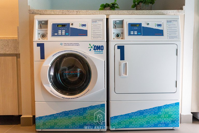 Studio with AC, TV and balcony next to the subway