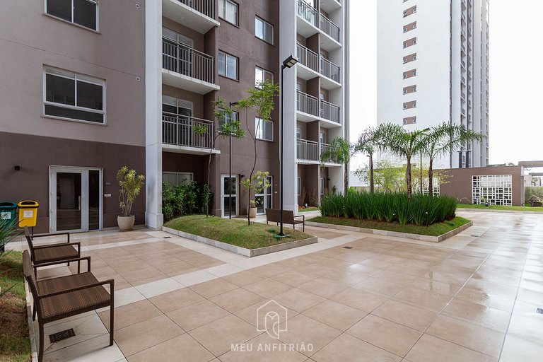 Apt w/ balcony and leisure near Nações Unidas Av.