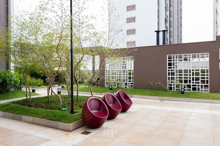 Apt w/ balcony and leisure near Nações Unidas Av.