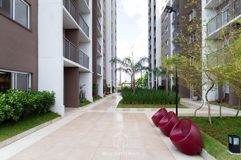 Apt w/ balcony and leisure near Nações Unidas Av.