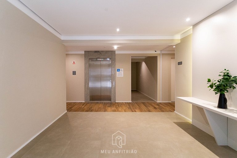 Apt w/ balcony and leisure near Nações Unidas Av.