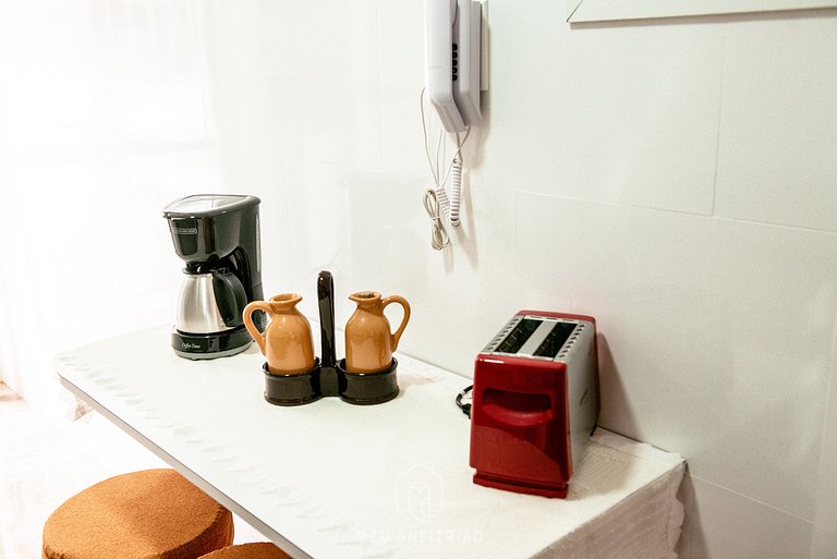 Apt for 4 people, garage and pool facing the beach