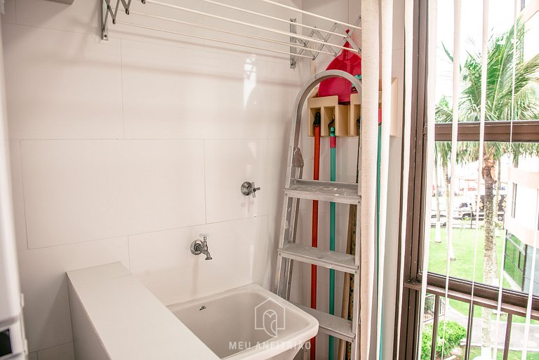 Apto p/4, garagem e piscina de frente para a praia