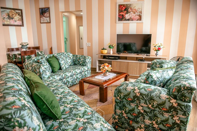 Apto p/4, garagem e piscina de frente para a praia