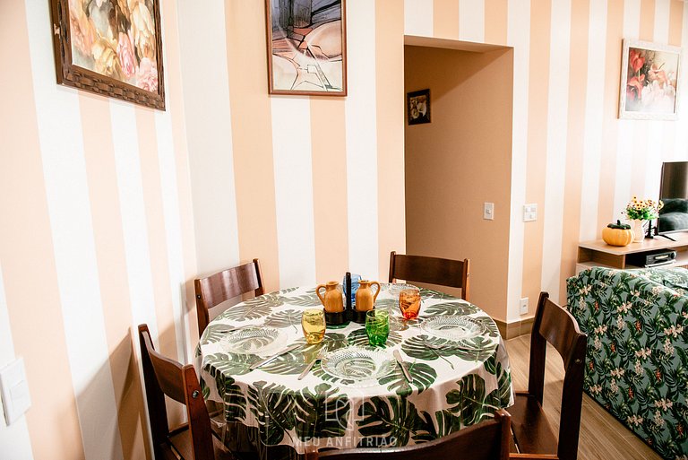 Apto p/4, garagem e piscina de frente para a praia