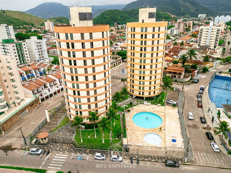 Apt for 4 people, garage and pool facing the beach