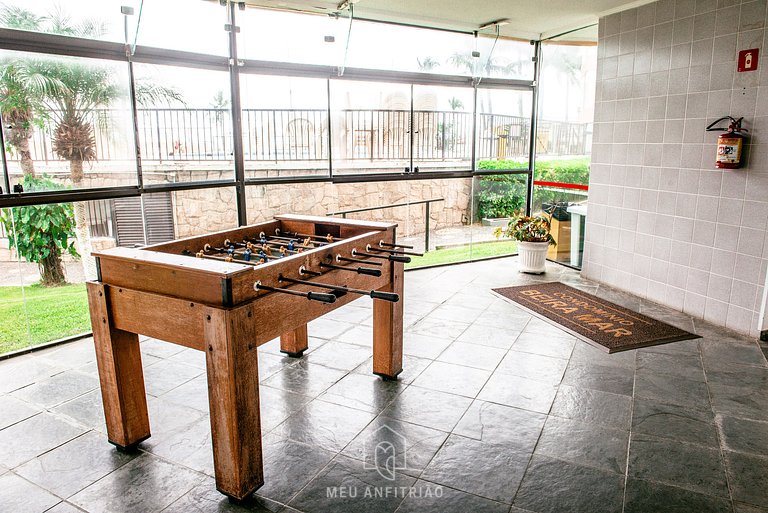 Apto p/4, garagem e piscina de frente para a praia