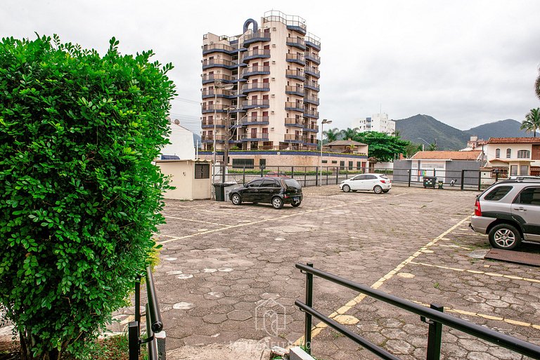 Apto p/4, garagem e piscina de frente para a praia