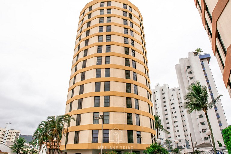 Apto p/4, garagem e piscina de frente para a praia