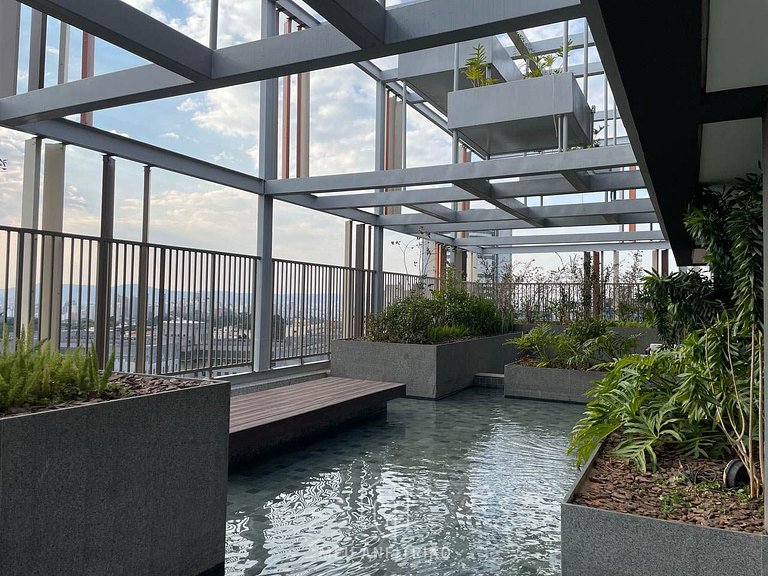 Studio p/2, piscina ao lado do metrô Oscar Freire