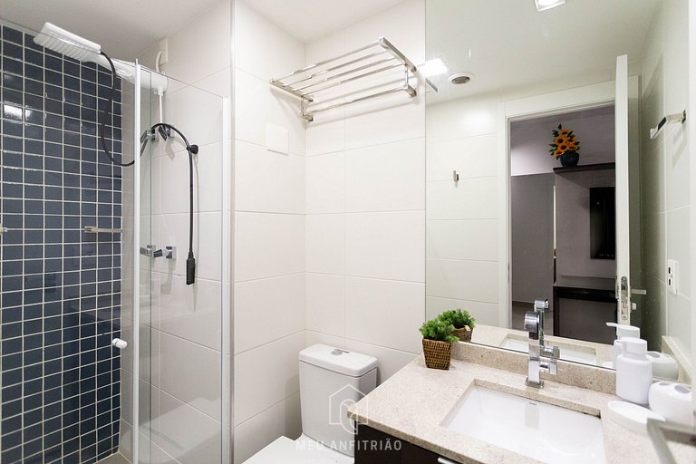 Cama queen | Piscina | Academia | Frente ao metrô