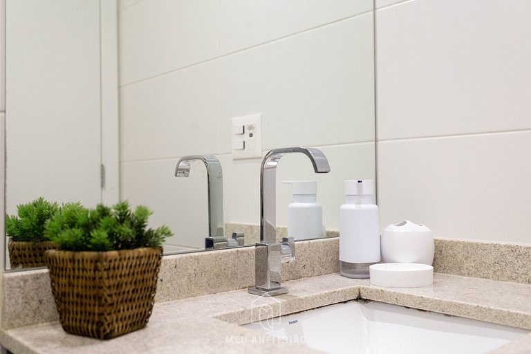 Cama queen | Piscina | Academia | Frente ao metrô