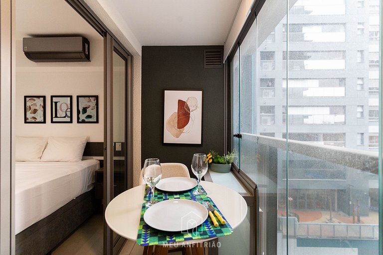 Queen bed | Swimming pool | Gym | Across subway