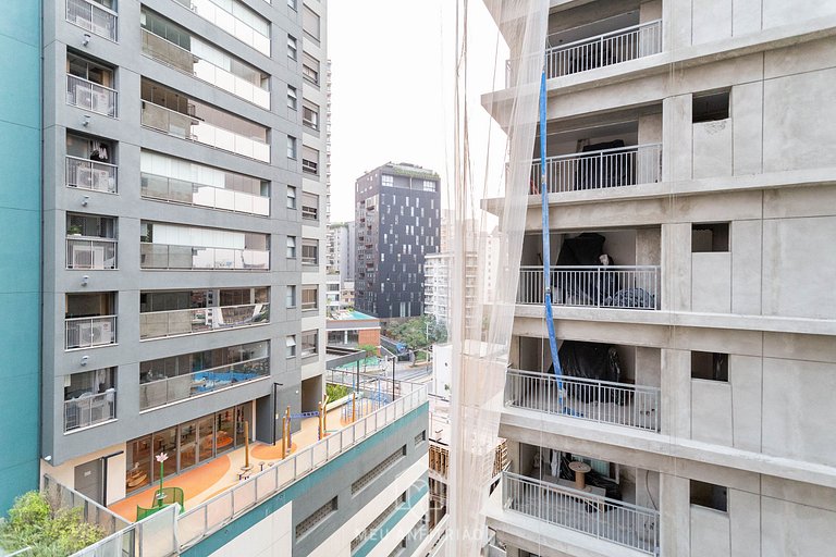 Queen bed | Swimming pool | Gym | Across subway