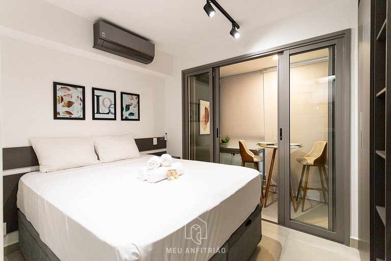 Cama queen | Piscina | Academia | Frente ao metrô