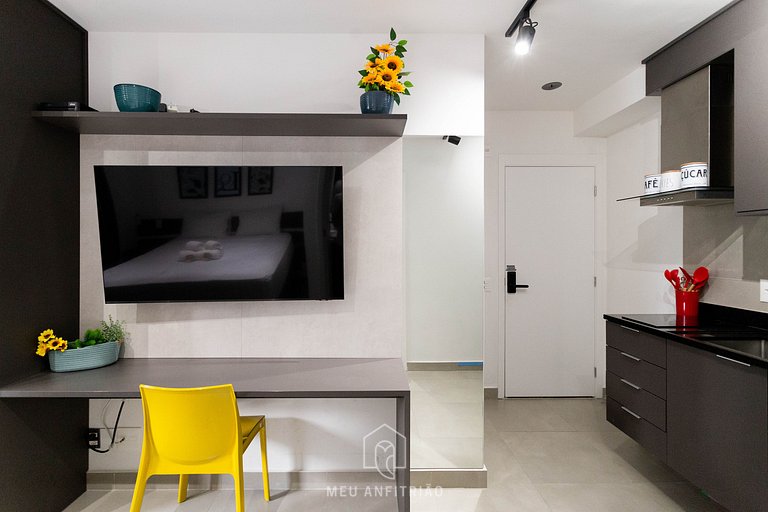 Cama queen | Piscina | Academia | Frente ao metrô