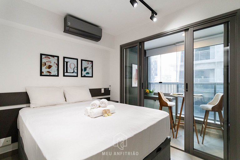 Queen bed | Swimming pool | Gym | Across subway