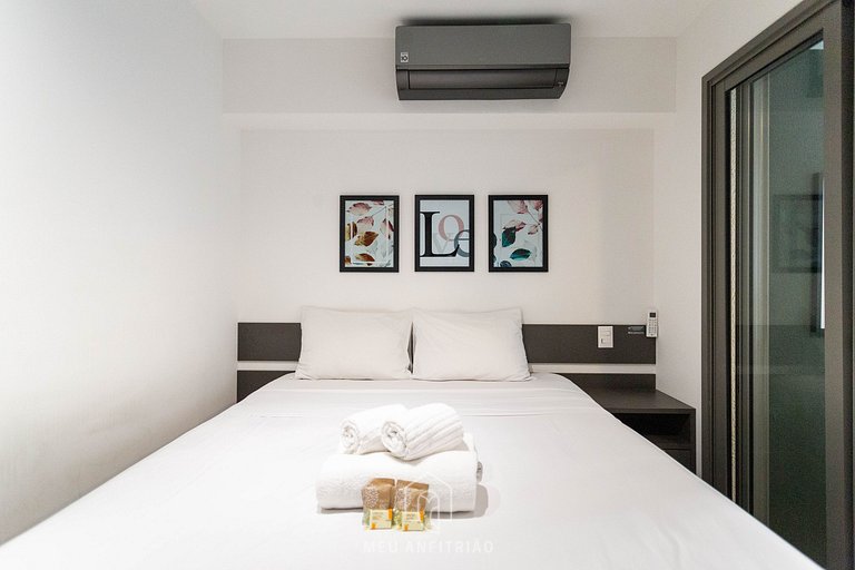 Cama queen | Piscina | Academia | Frente ao metrô